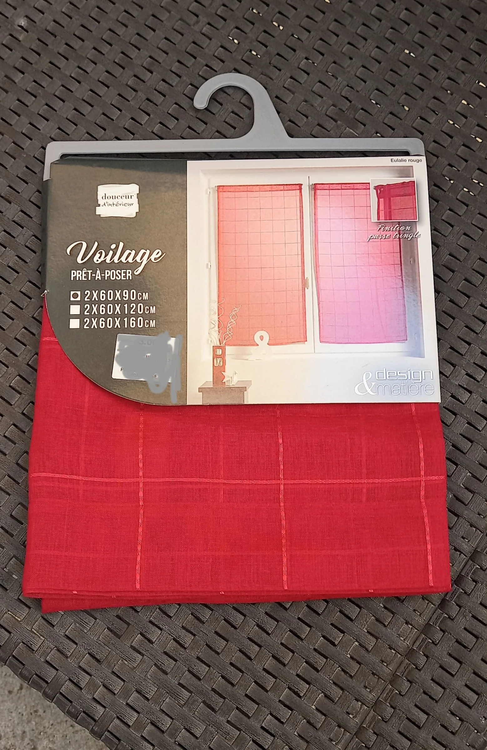Voilages rouges prêts à poser
